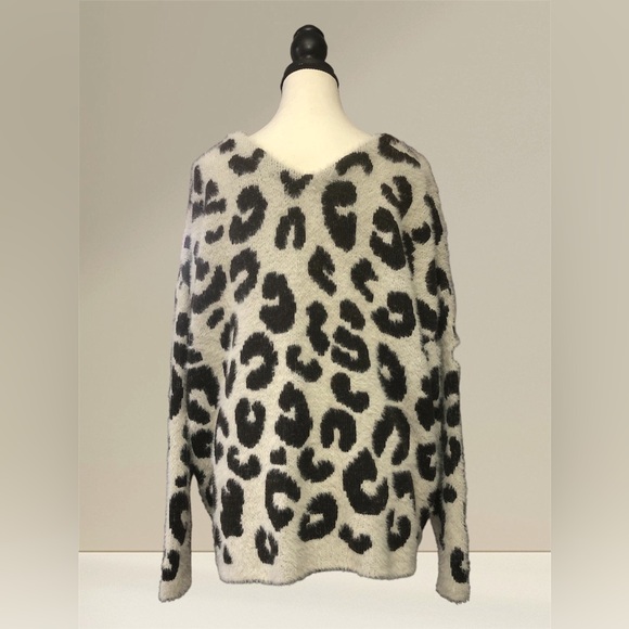 Lisa Robertson Women’s Sweater Leopard print - Picture 4 of 8